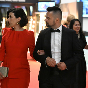 Dvojice na červeném koberci velmi vkusně reprezentovala předepsaný dress code.