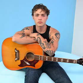 Šimon Opp je už rok a půl zadaný.