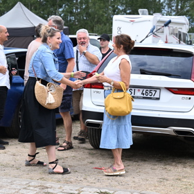 Marie Rottrová byla ve skvělé náladě a na místě se vítala s organizátory festivalu.
