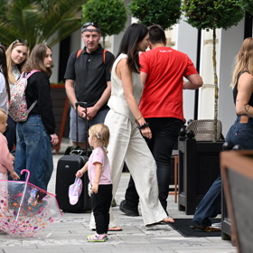 Monika se chystala svěřit do rukou profíků. 