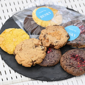 Sušenky od cukrářky Besky vynikají nevšedními chutěmi a chutnají - jak jinak - božsky. 