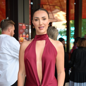 Prezidentka Miss Czech Republic Taťána Makarenko a její nekonečný výstřih na šatech Anamé, které zvolila pro Campari party na festivalu v Karlových Varech.