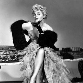 Shelley Winters byla nádherná žena, která po rolích krásek přešla i do dramatičtějších postav. 