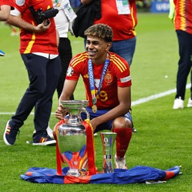 Lamine Yamal s trofejemi na Euru 2024. 
