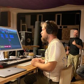 Matěj Růžička ve studiu. 