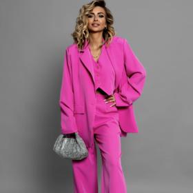 Kostým do detailu sladěný v jednom tónu najdete v nabídce značky Erika Fashion.