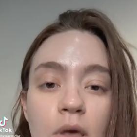 Carolina trpí extrémními bolestmi.