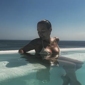 Agáta Hanychová se vystavila.