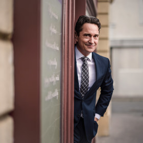 Herec Saša Rašilov.