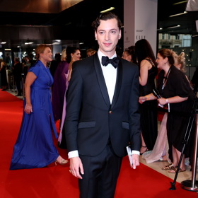 Takhle to Janu Cinovi slušelo na zakončení karlovarského filmového festivalu.