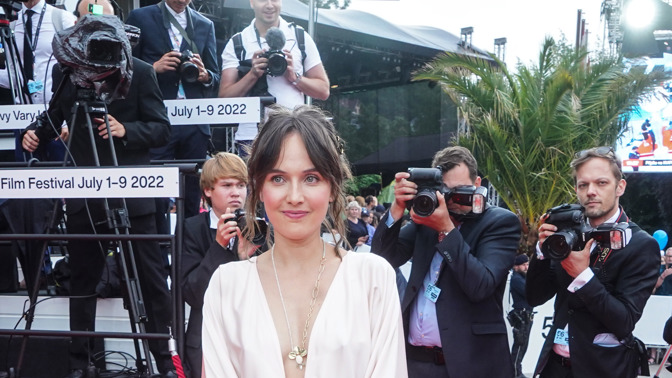 Galerie: Jak šel čas s módním stylem herečky Terezy Ramba: Od dívčích ...