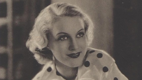 Adina Mandlová byla o devět let mladší než Hudo Haas a v době, kdy se poznali, o herecké kariéře ještě ani nesnila