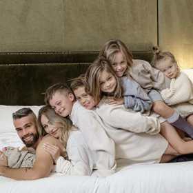 Šest dětí je od sebe  různě věkově vzdáleno, nejmladšímu Marvinovi už byl rok.