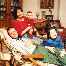 Viktorie Mertová alias Belladonna z televizní soutěže Na lovu na archivním snímku z dětství. Její maminka je Zora Jandová, táta Zdeněk Merta.