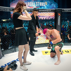 Ostudná žádost o ruku se dostala i do zahraničí.