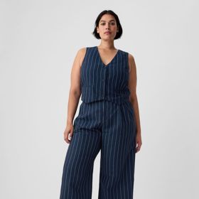 Set vyzbrojený elegantmími atributy, navíc ve velikostní škále zahrnující i plus size, takový najdete třeba u značky GAP.