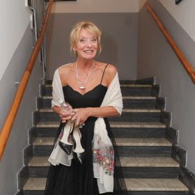 Viditelně dobře naladěná Vilma Cibulková v šatech vyhlížela velmi křehce.