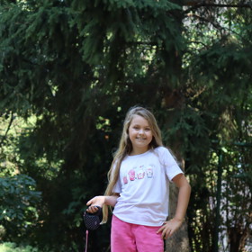 Adélka Hesová si dlouho přála čivavu, teď se pyšní bílou fenkou bišonka.