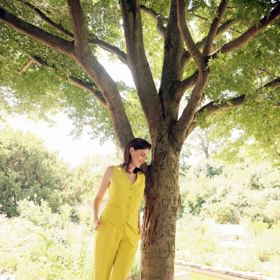 Takhle to Kláře Issové sluší v novém vydání magazínu Marianne.