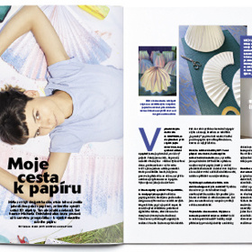 Michaela Doležalová vyrábí něžná papírová svítidla z ručně dělaného papíru.