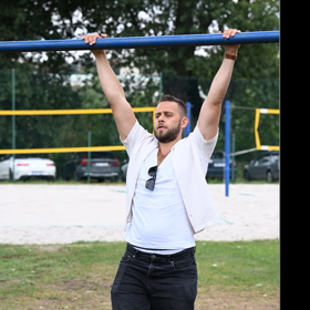 Na hrazdě ale spíš visel, než že by ukázal, co dokáže. 