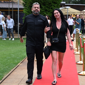 Šéfkuchař Radek Kašpárek bude novou hvězdou televizního pořadu Hell's Kitchen, tedy v překladu Pekelná kuchyně. Na obrazovce se objeví o 15 kilo lehčí. 