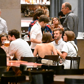 Tereza Ramba seděla vedle svého muže Matyáše Ramby.