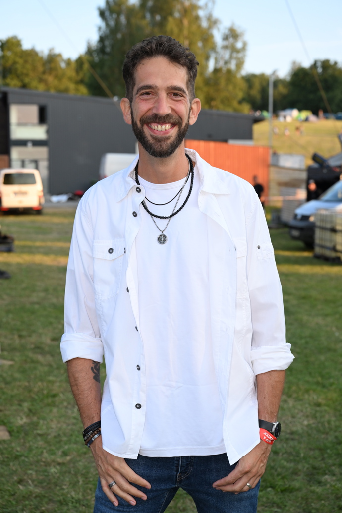 Jindra Polák je frontmanem kapely Jelen. 