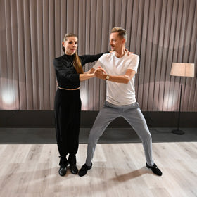 Ondřej Ruml s Andreou Třeštíkovou během tréninku na StarDance.