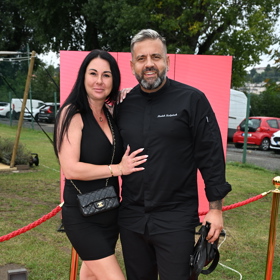 Radek Kašpárek se svou manželkou Andreou na tiskové  konferenci televize Nova.