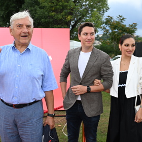 Miroslav Donutil dorazil se synem a jeho manželkou.