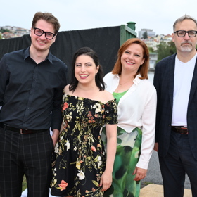 Kvízová dáma z pořadu Na lovu si vyrazila s kolegy do společnosti na letní tiskovou konferenci televize Nova.