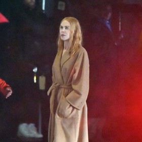 Nedbalá móda ale sluší také rusovlasé australské herečce Nicole Kidman,  ctí ji nejen na place při natáčení.