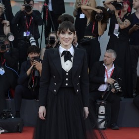 Winona Ryder vypadala jako z Addamsovy rodiny. 