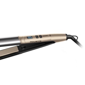 Žehlička na vlasy Rowenta SF4641F0 Glam & Shine má zaoblený tvar, tudíž se vám s ní krásně budou točit vlasy. Cena 1 599 Kč