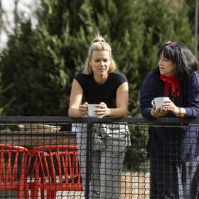 Bára a Tereza si mají o čem povídat.