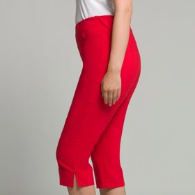 Capri kalhoty hlásí návrat i do plus size kategorie. Opatrně ale s délkou i výběrem horních dílů. (Ulla Popken, 1 599 Kč)