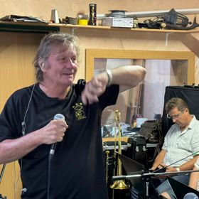 Doprovázet Standu (i ostatní hosty) bude Boom Band Jiřího Dvořáka, se kterým pilně zkouší.