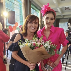 Dcera Miss 1997 Terezie Dobrovolné, Kristýna Beranová, s módní návrhářkou Beatou Rajskou.