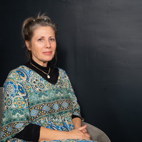 Společně probraly, jak pomáhá svým klientům a klientkám zvládnout jejich sexualitu a jakými prostředky tak činí. I když se tato služba v mnohém podobá prostituci, na rozdíl od ní se jedná o odbornou činnost, kterou mohou provádět jen patřičně vzdělaní lidé.