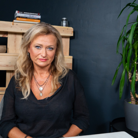 Jana Adamcová promluvila o svých začátcích s režisérem Jiřím Adamcem a také o jeho aktuálním zdravotním stavu.