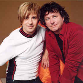 Petr Kotvald a Standa Hložek, idoly jedné generace dívek.