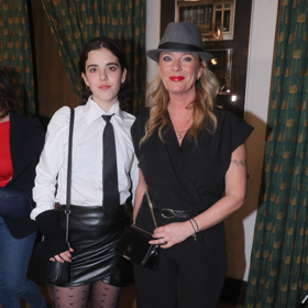 Dcera Lara nedávno na filmovou premiéru oblékla vyzývavou koženkovou minisukni.