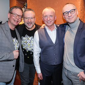 Karel Voříšek a Vladimír Řepka spolu rádi navštěvují společenské akce. Na snímku s Alešem Cibulkou a jeho partnerem Michalem Jagelkou.