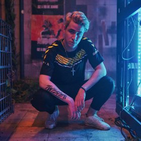 Karel "Twisten" Ašenbrener si v červnu loňského roku vzal život poté, co se potýkal s vleklými psychickými problémy.