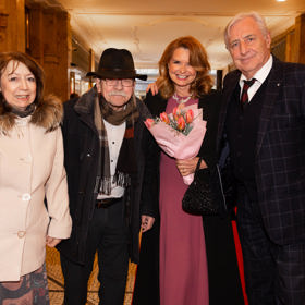 Heřmánkovi a Uhlířovi na premiéře představení Bavič. 