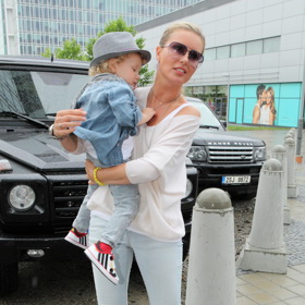 Simona Krainová své syny odmalička brala do společnosti.