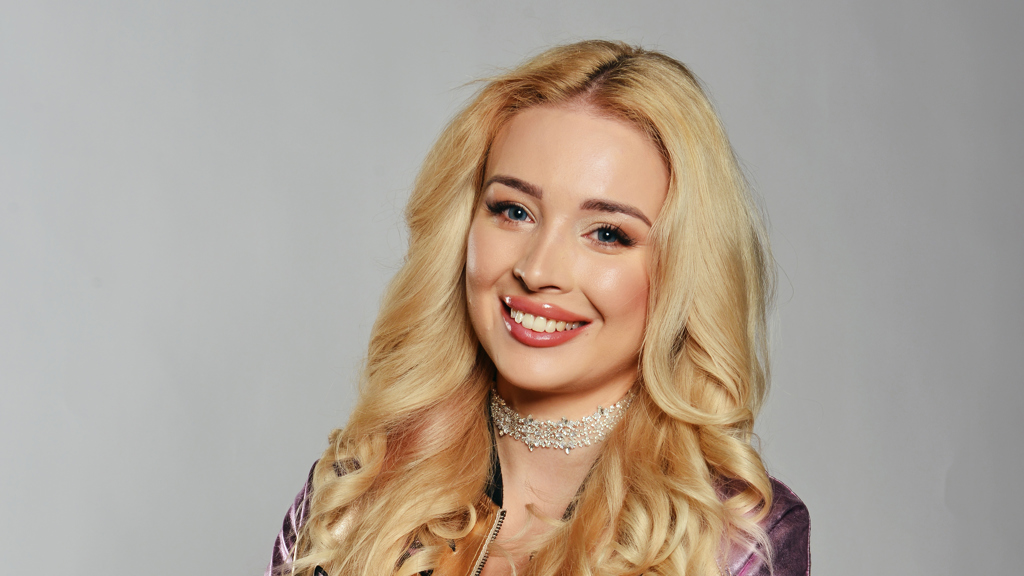 Nicole Chess from Traitors revealed her dark side. Beautiful memesita