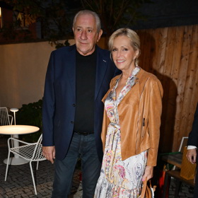 Helenu Vondráčkovou doprovodil její životní partner Martin Michal. 