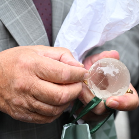 Ivan Vyskočil s Jaroslavou Obermaierovou rozbili globus.